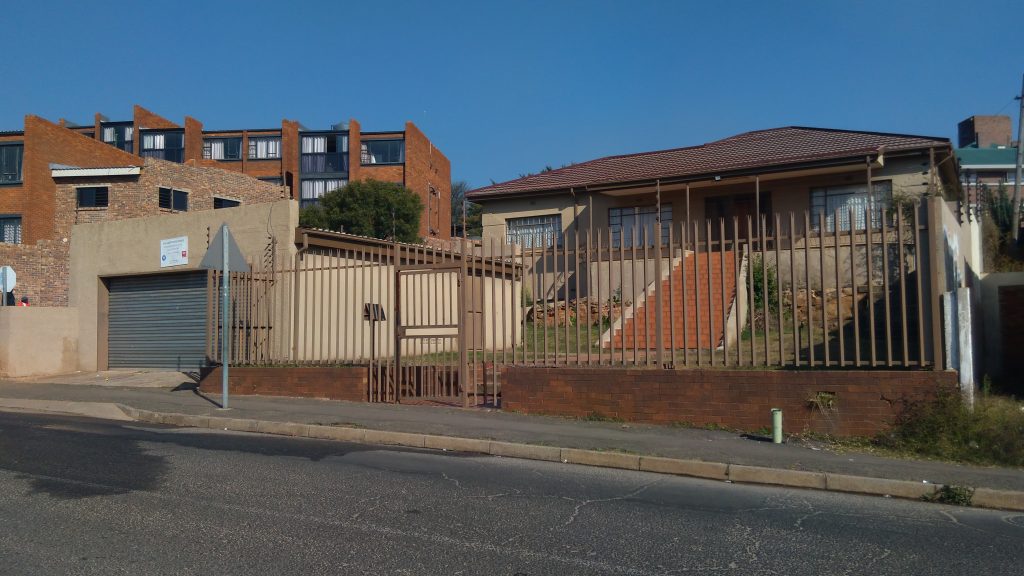 Ezilet-the-hampton-residene-building